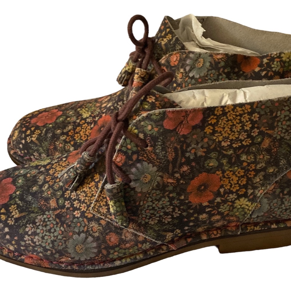 Hush Puppies Suede Floral Booties 12M New in Box